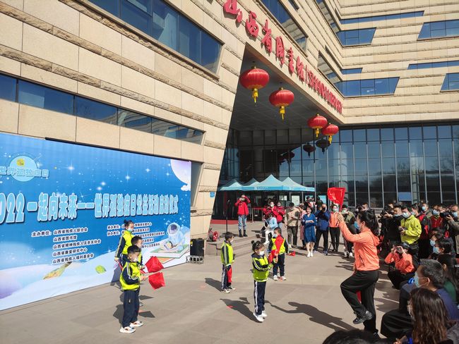 图为活动现场 图为活动现场