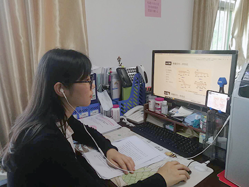 图为学员听讲