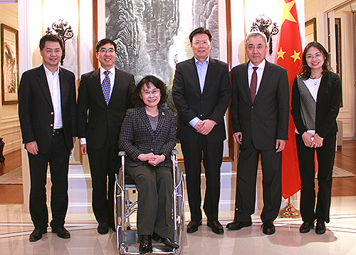 图为拜访常驻日内瓦代表团俞建华大使