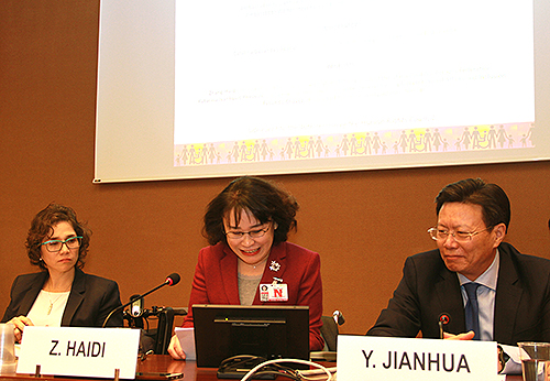 图为在人权理事会第40届会议框架下残疾人主题会议发言