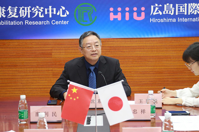 图为中心党委书记、主任吴世彩讲话