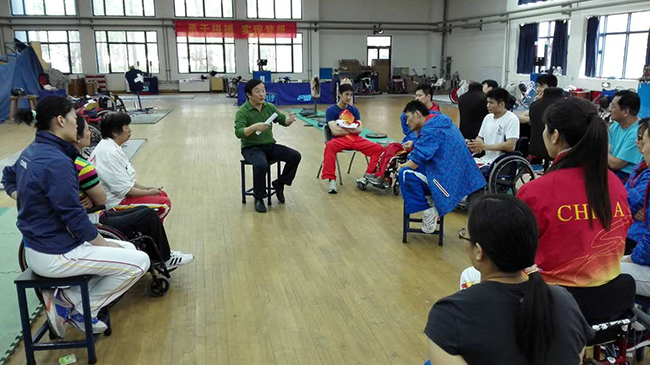 图为体管中心部门负责人到训练基地督导国家集训队训练和管理工作