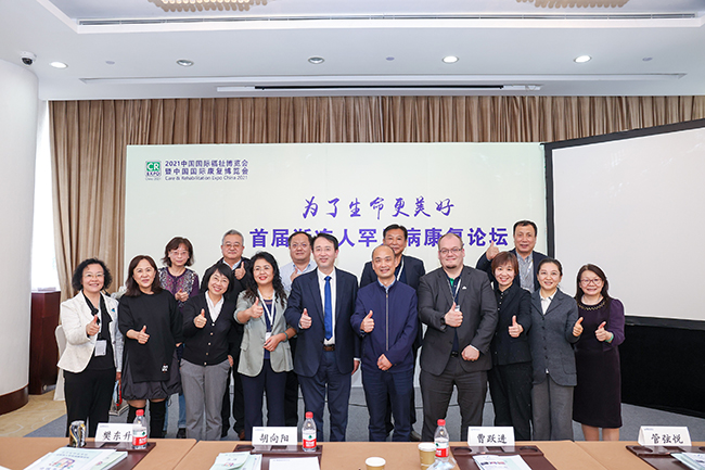 图为交流专家合影