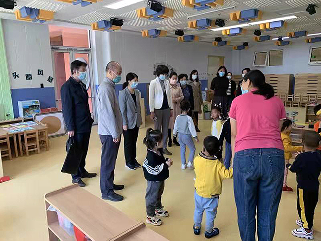 图为中国残联康复部主任胡向阳，语康中心领导班子参加儿童康复教育中心（北七家园）开园活动