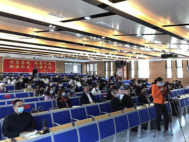图为授课现场