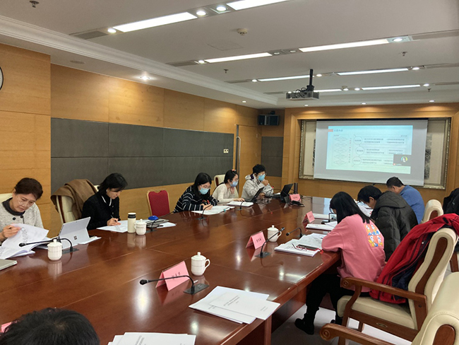 图为评审会第一组审查现场