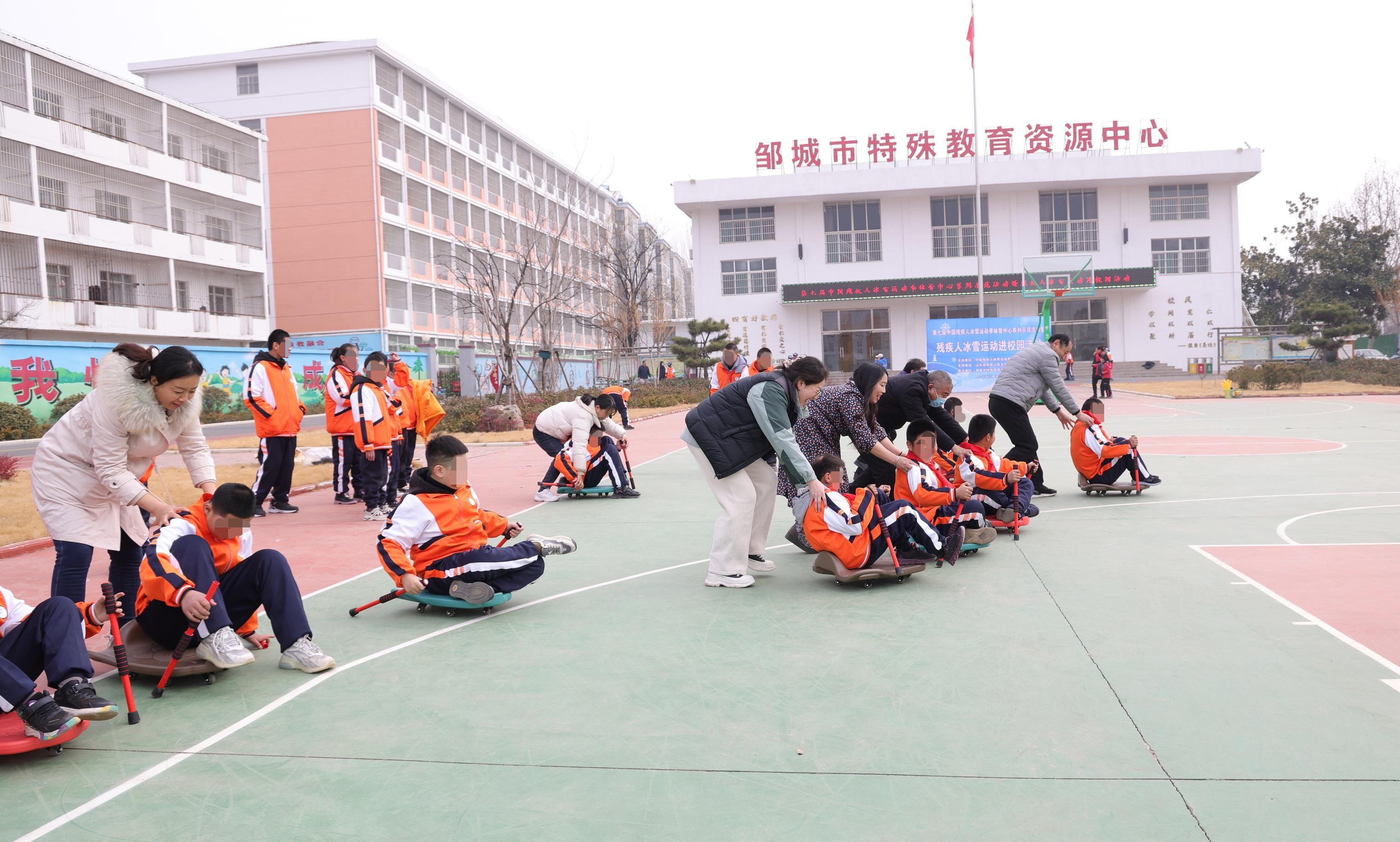 图为活动现场