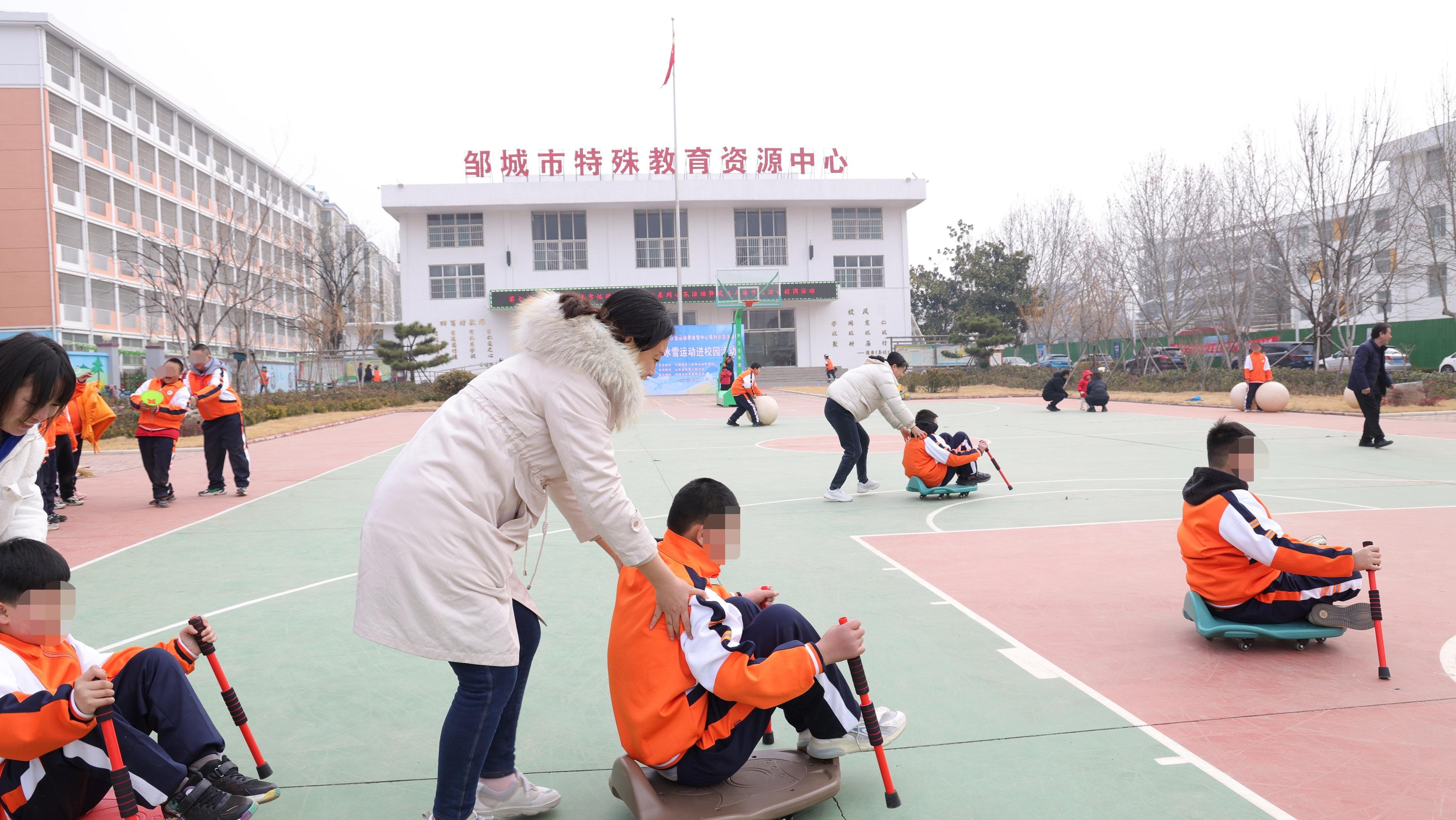 图为活动现场