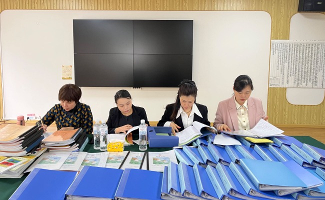 图为现场评估专家