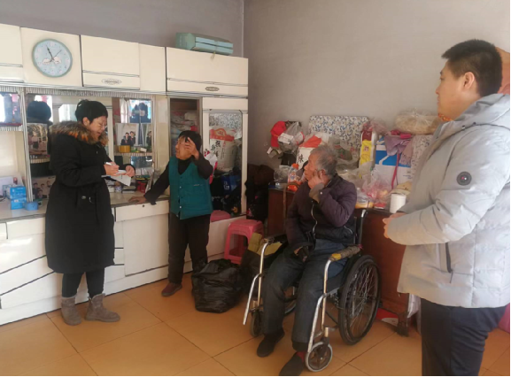 图为入户走访现场