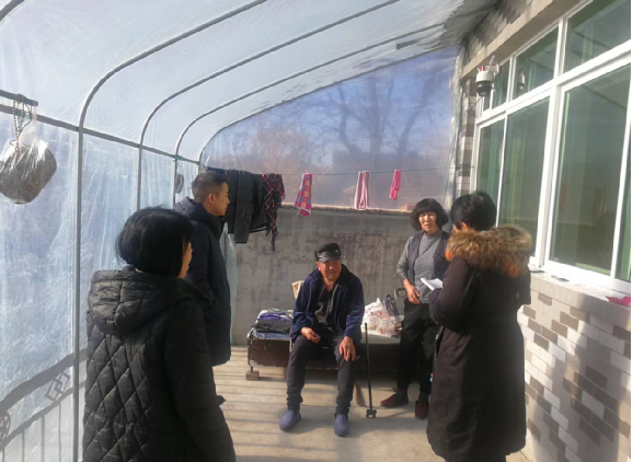 图为入户走访现场