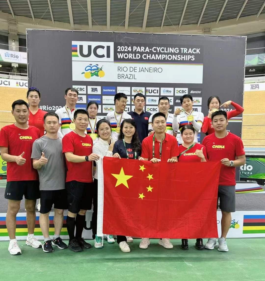 图为中国队在赛后合影