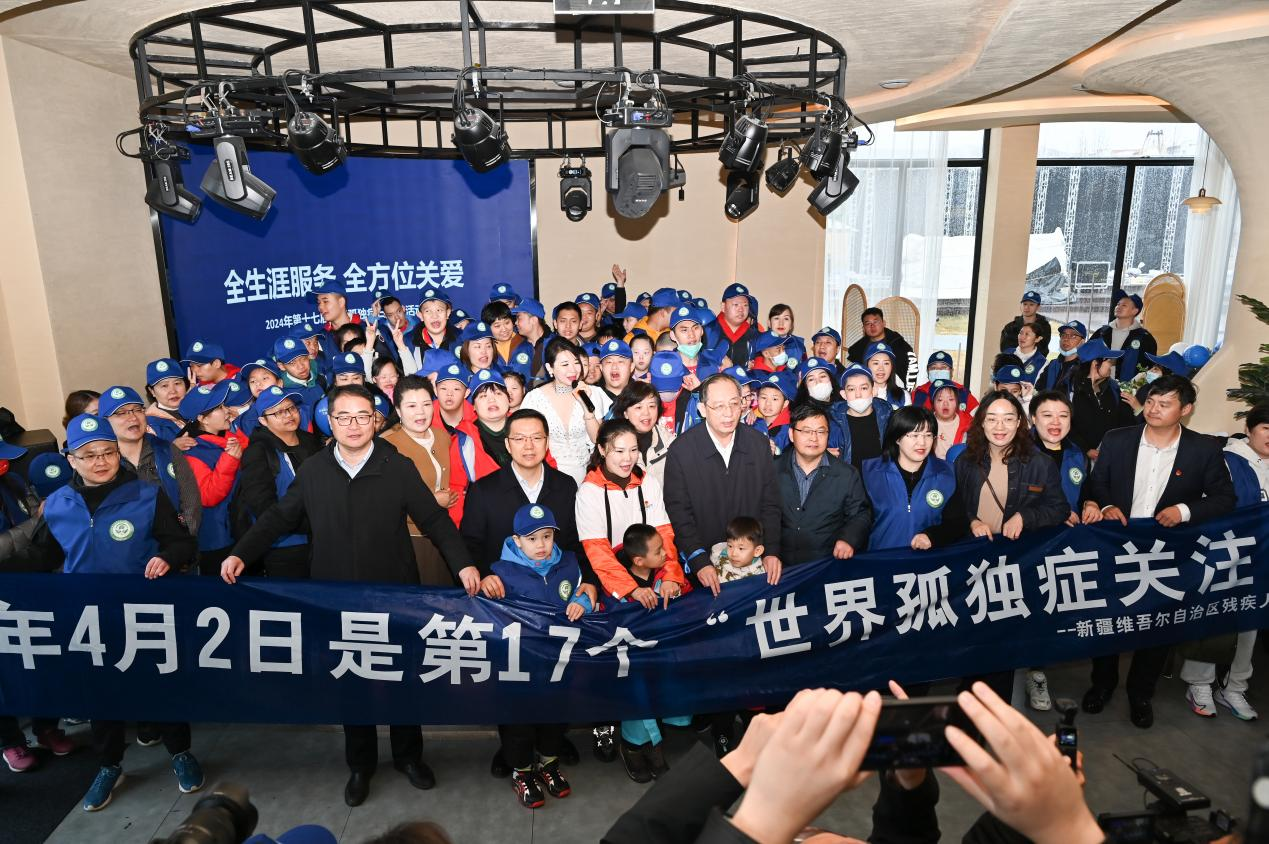 图为活动现场合影