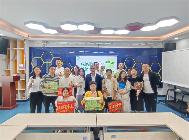 图为活动现场