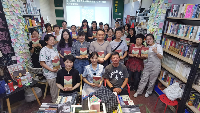 图为参加活动的听力残疾人