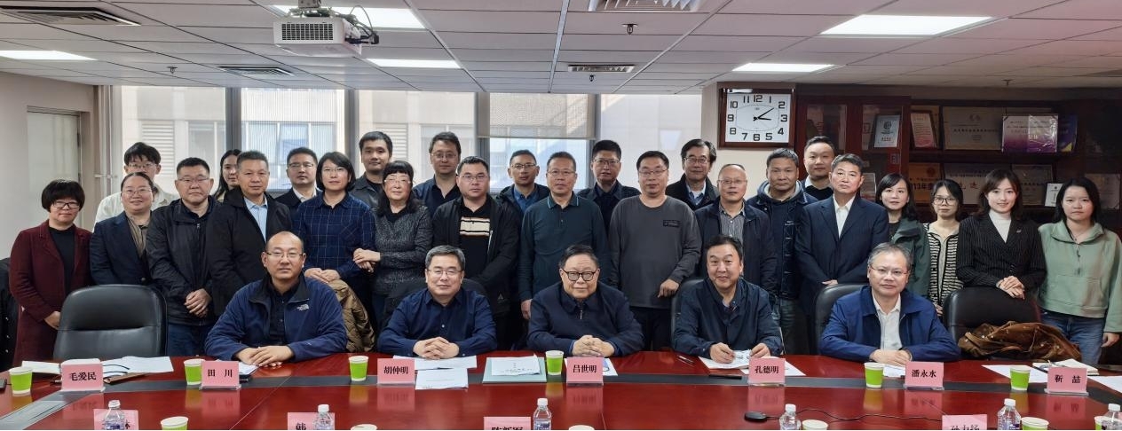 图为与会代表合影