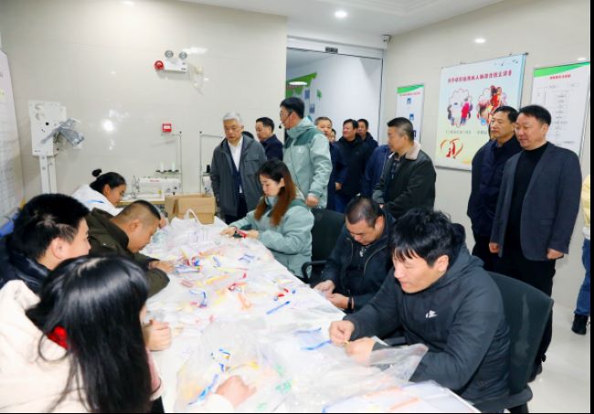 图为参观现场