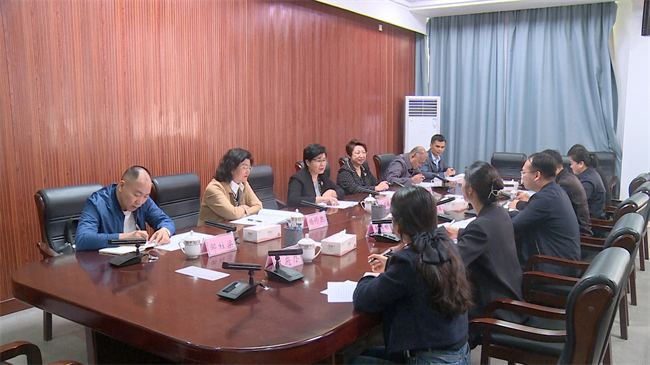图为调研组在上林县政府召开座谈会