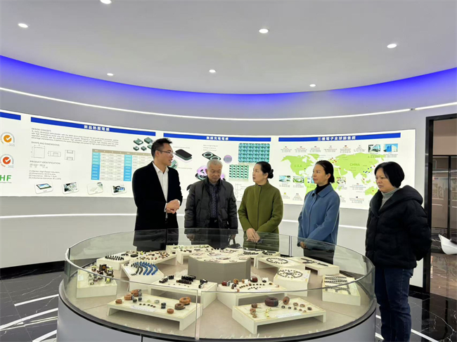 图为调研组在南宁市三礼电子有限公司调研
