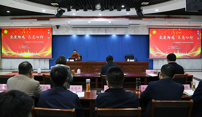 图为吴捷教授进行讲座