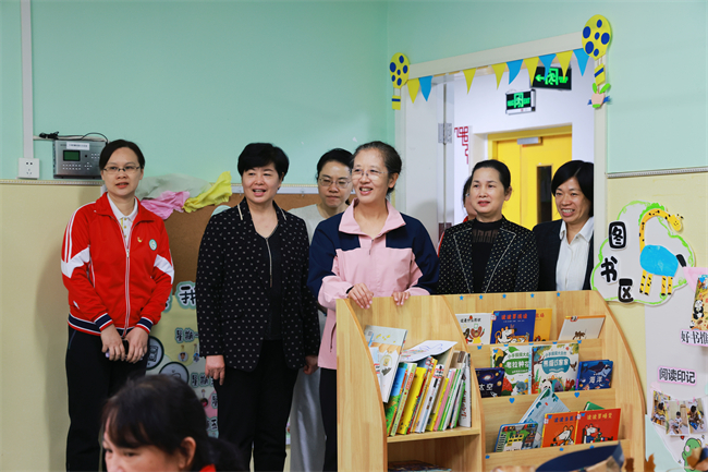 图为调研组在自治区听力言语康复中心调研