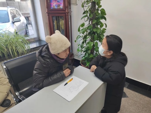 图为招聘会现场