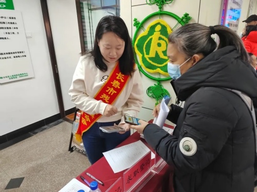 图为招聘会现场