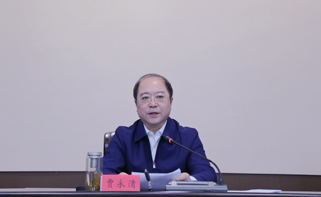 图为贾永清同志讲话