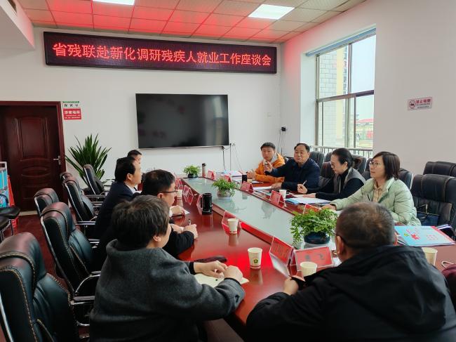 图为座谈会现场