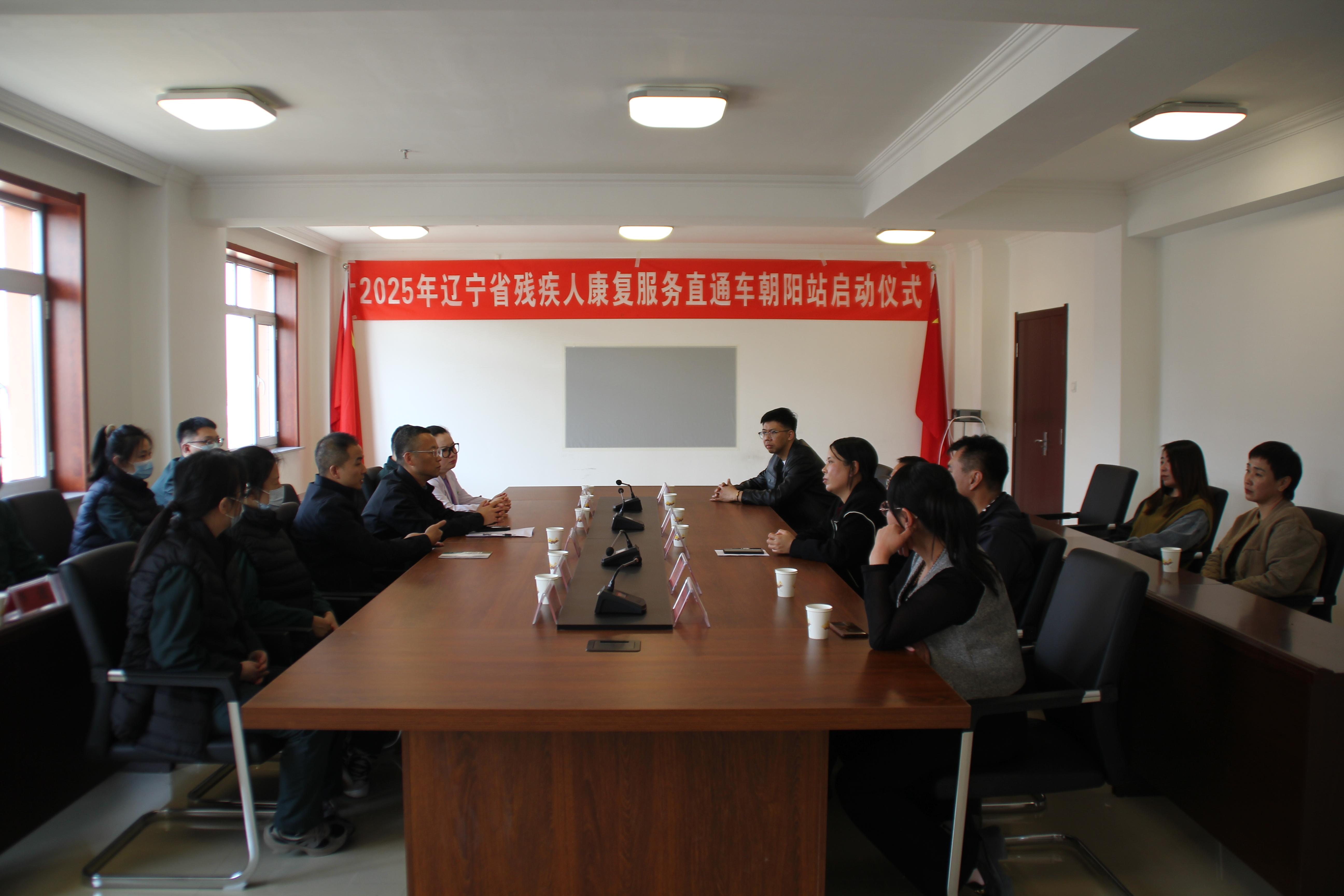 图为座谈现场