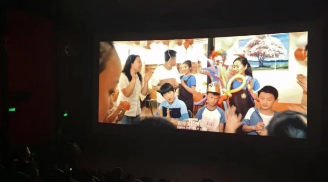 图为观影现场