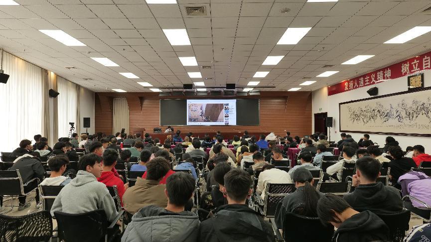 图为安全培训现场