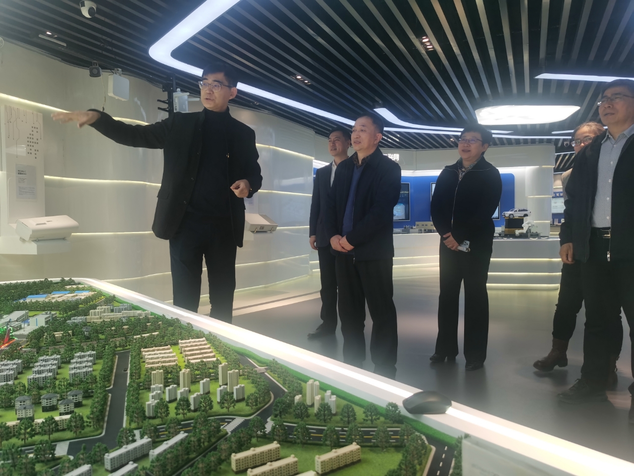图为实地调研现场