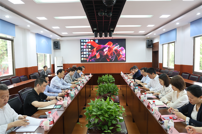 图为座谈会现场