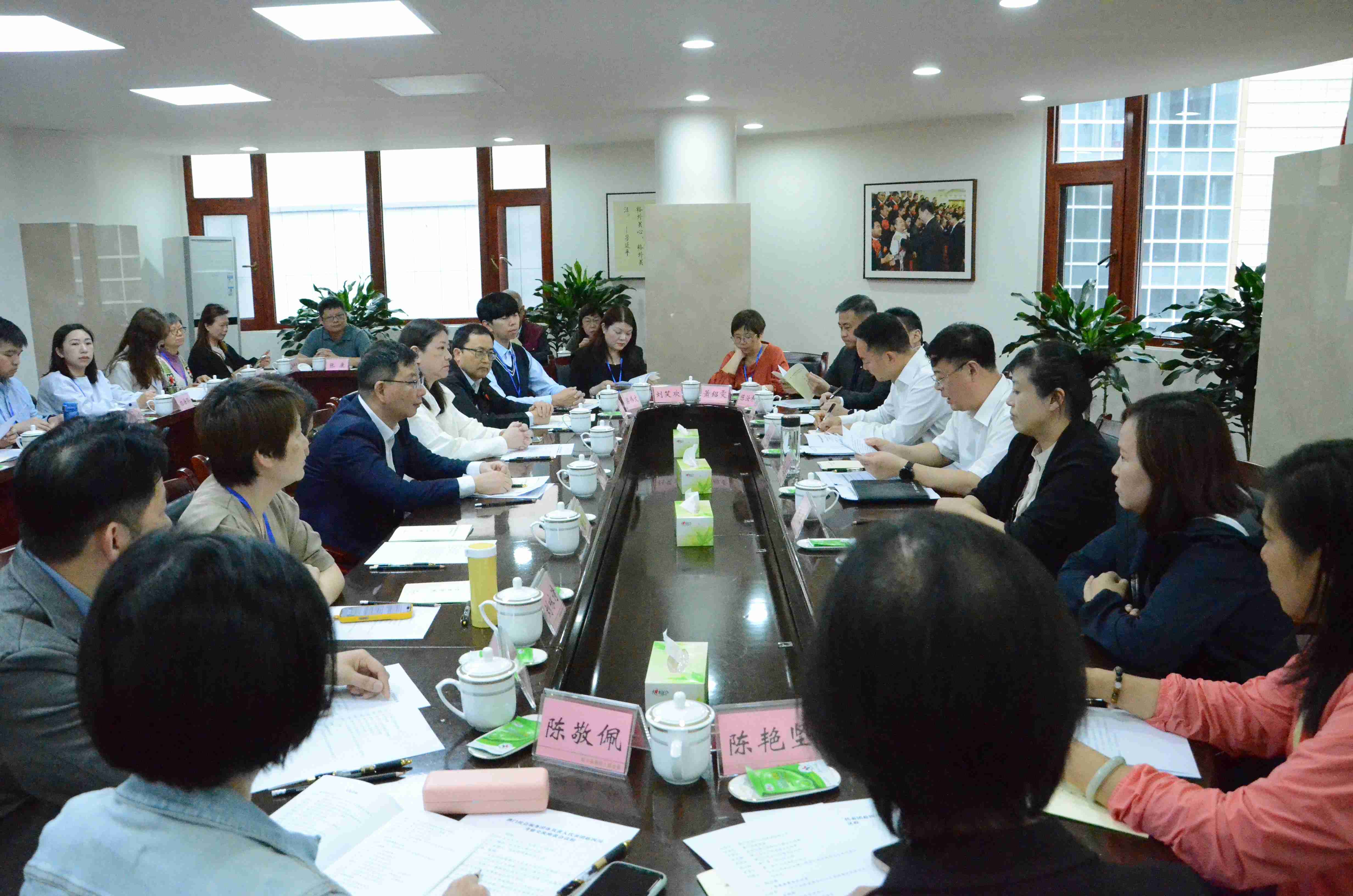 图为澳门社会服务团体负责人代表团和四川省残联交流座谈会现场