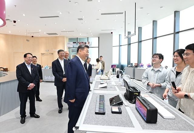 习近平在上海考察时强调 加快建成具有全球影响力的科技创新高地