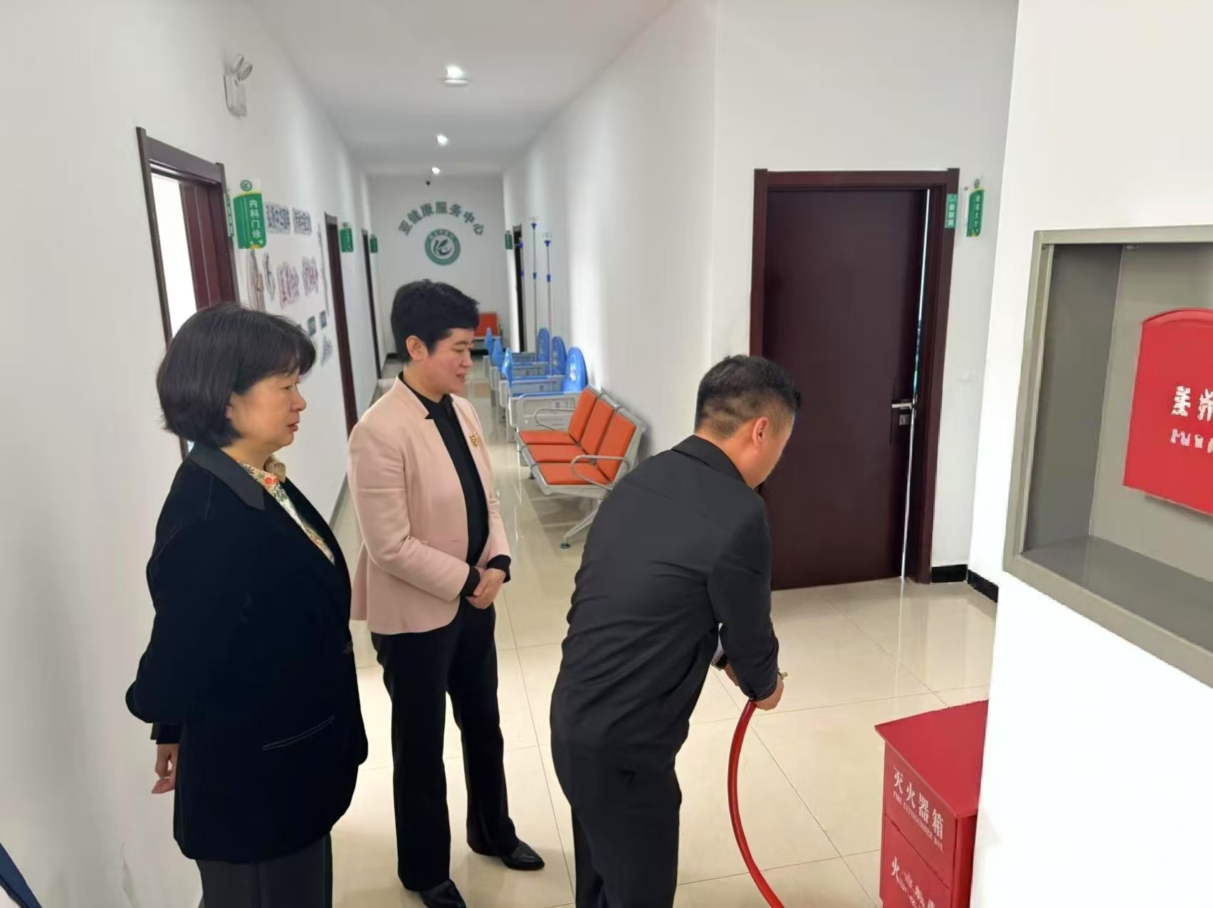 图为督导检查现场