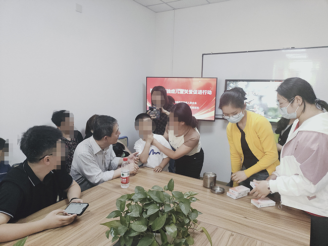 图为义诊活动现场