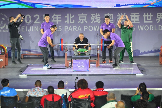 图为比赛现场