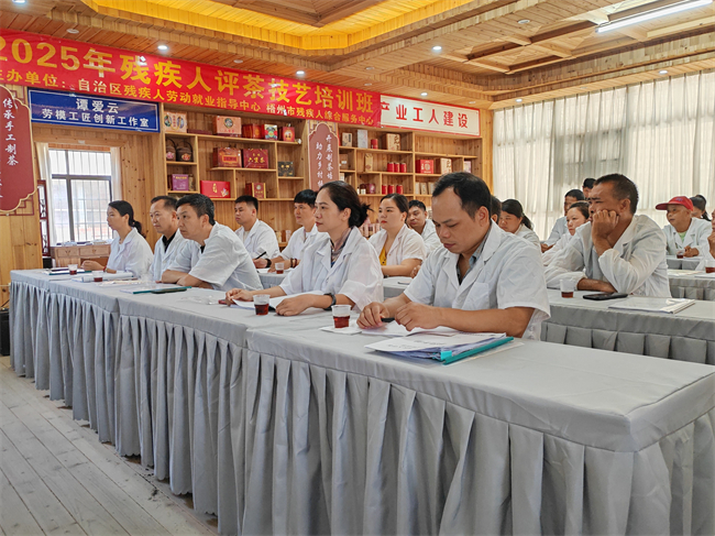 图为理论授课