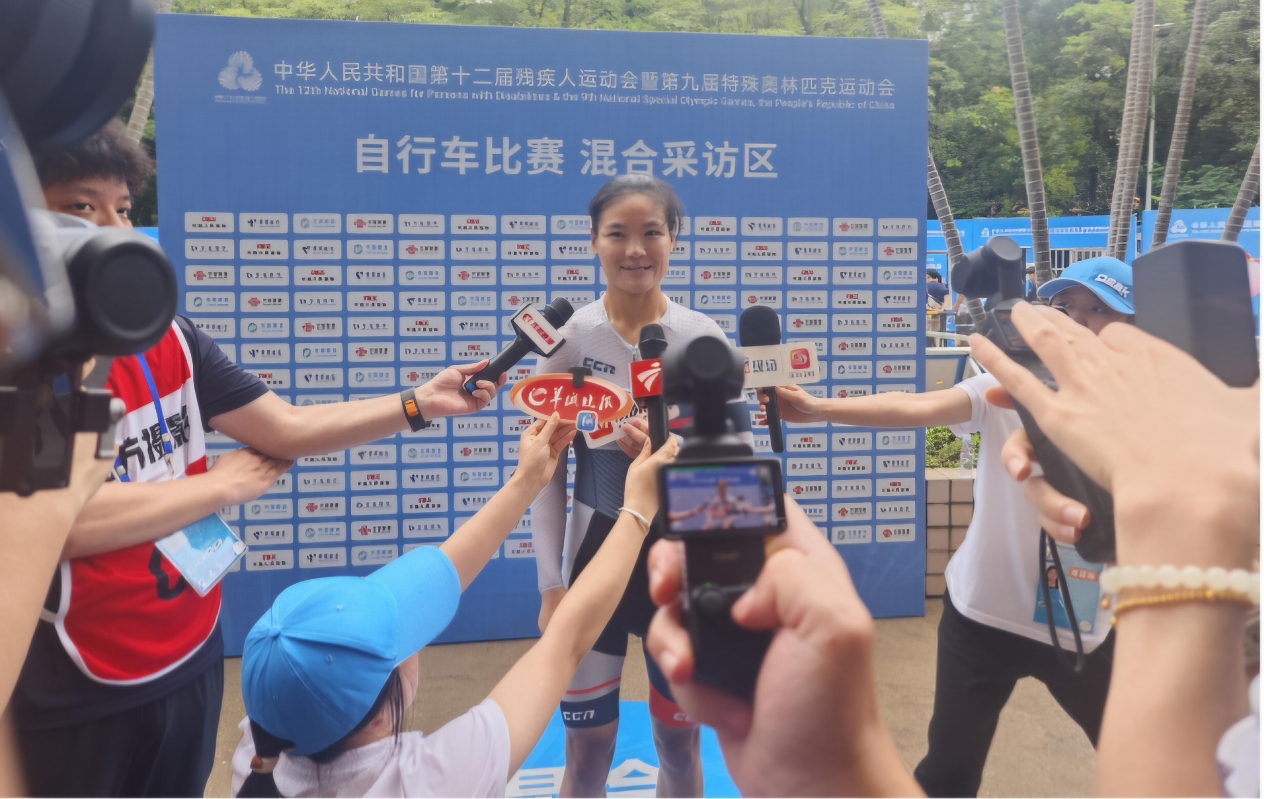 图为钱王伟赛后采访