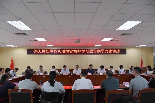 图为座谈会现场