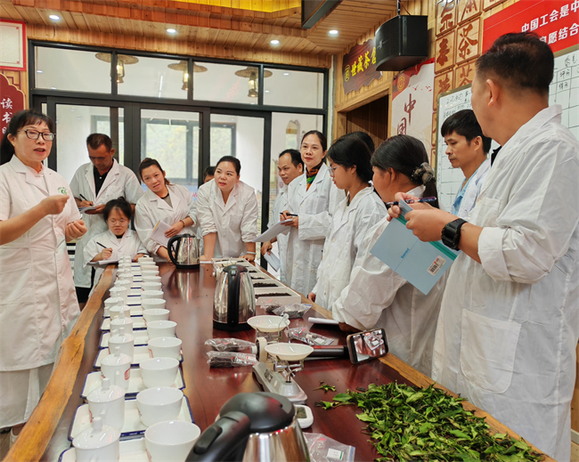 图为实操教学