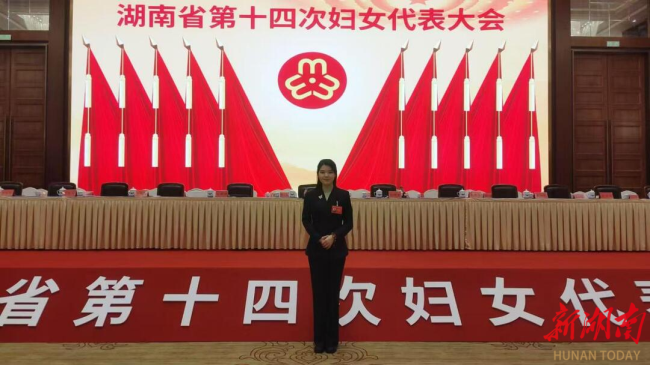 图为曾群参加湖南省第十四次妇女代表大会