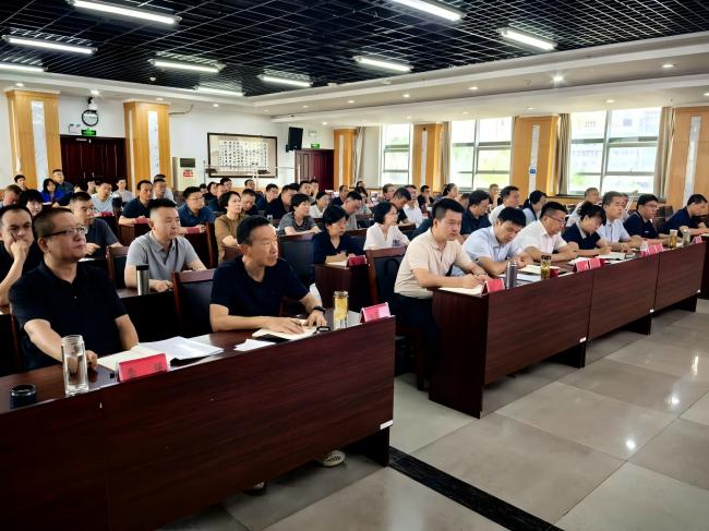 图为专题辅导培训班会议现场