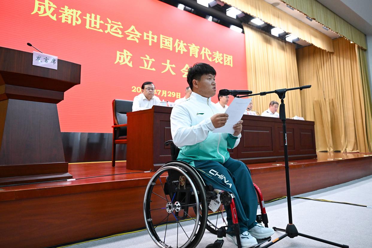 图为艾新亮在代表团成立大会上发言