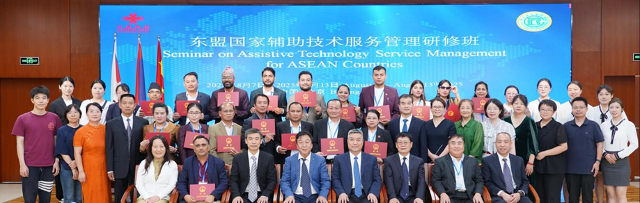 图为集体合影