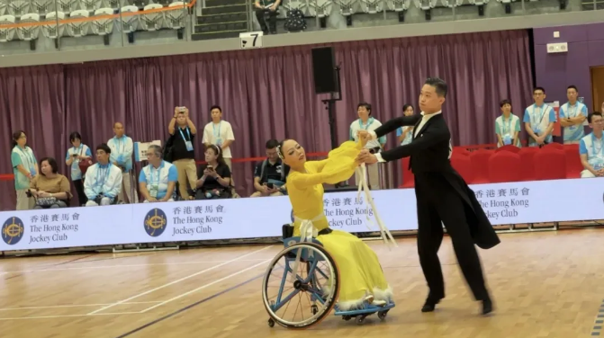 图为参加比赛