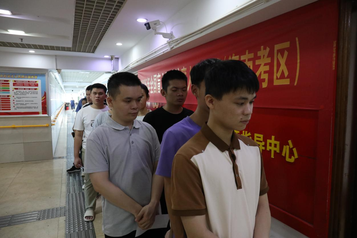 图片为考场现场图片