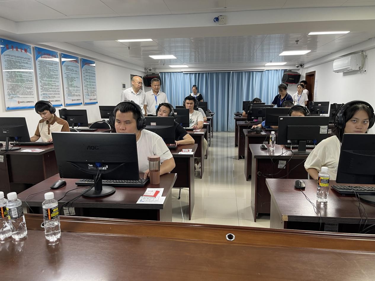 图片为考场现场图片